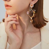 Fashion Girls Heart Oil Drop Flower Earrings Acrylic Diamond Bee Metal Texture Silver Needle Hypoallergenic Earrings main image 4