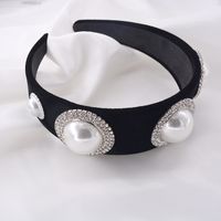 Korean   Retro Style Baroque Rhinestone Pearl Wide-brimmed Velvet Headband  Nihaojewelry Wholesale main image 5