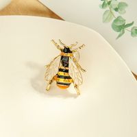 Niche French Enamel Glaze Alloy Jewelry Personality Temperament Suit Brooch Small And Simple Bee Brooch Wholesale main image 3