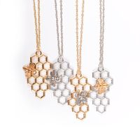 Necklace Fashion Simple Honeycomb Honeycomb Pendant Small Bee Insect Necklace Ladies Clavicle Chain Wholesale main image 1