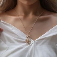 Necklace Fashion Simple Honeycomb Honeycomb Pendant Small Bee Insect Necklace Ladies Clavicle Chain Wholesale main image 3