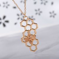 Necklace Fashion Simple Honeycomb Honeycomb Pendant Small Bee Insect Necklace Ladies Clavicle Chain Wholesale main image 4