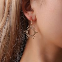 Außenhandel Neue Ohrringe Europäische Und Amerikanische Trend Zahnrad Ohrringe Kreative Geometrische Legierung Schmuck Weibliche Sonnen Ohrringe Ohrringe main image 6