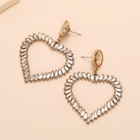Koreanische Modetrends Retro High-end-herzohrringe Einfache Persönlichkeit Übertriebene Hohle Diamant-liebes Ohrringe main image 3