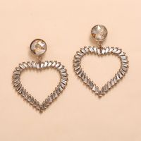 Koreanische Modetrends Retro High-end-herzohrringe Einfache Persönlichkeit Übertriebene Hohle Diamant-liebes Ohrringe main image 4