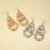 Européen Et Américain Nouveau Personnalisé En Métal Multi-couche Anneau Rond Boucles D'oreilles Haute Profil Rétro Grand Longue Cercle Boucle D'oreille Boucles D'oreilles En Ligne Influenceur Gouttes Pour Les Oreilles Femmes main image 5