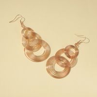 Européen Et Américain Nouveau Personnalisé En Métal Multi-couche Anneau Rond Boucles D'oreilles Haute Profil Rétro Grand Longue Cercle Boucle D'oreille Boucles D'oreilles En Ligne Influenceur Gouttes Pour Les Oreilles Femmes main image 4