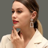 Nouvelle Européen Et Américain Boucles D'oreilles Élégant Longue Strass Géométrique Boucles D'oreilles De Femmes À La Mode Exagérée Diamant Carré Creux Boucles D'oreilles main image 1