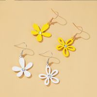 Simple Asymmetric Hollow Flower Earrings Five Petal Flower Earrings For Women Nihaojewelry Wholesale main image 1