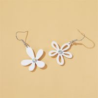 Simple Asymmetric Hollow Flower Earrings Five Petal Flower Earrings For Women Nihaojewelry Wholesale main image 4