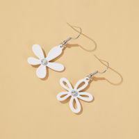 Simple Asymmetric Hollow Flower Earrings Five Petal Flower Earrings For Women Nihaojewelry Wholesale main image 5