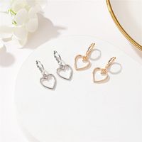 New Fashion Simple Hollow Love Earrings Wild Metal Peach Heart Earrings Wholesale Nihaojewelry main image 3