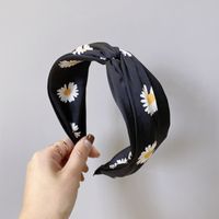 Korea Cute Hair Band Small Daisy Flowers Wide-sided Hook Cross Headband Nihaojewelry Wholesale sku image 4