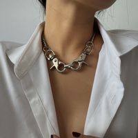 Europäischer Und Amerikanischer Grenz Überschreiten Der Schmuck Persönlichkeit Punk Metall Hohle Halskette Weibliche Übertriebene Geometrische Schlüssel Bund Anhänger Halskette main image 1