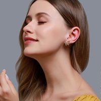 Koreanische Version Von Einfachen Zirkon Schmetterlings Ohrringen Mini Volle Diamant Hohle Tier Ohrringe Frauen Ins Stil Mode Ohrringe Damen main image 3