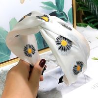 New Korean Popular Small Daisy Fashion Fabric Hair Accessories Wide-brimmed Cross Knotted Fresh Summer Headband Wholesale Nihaojewelry main image 2