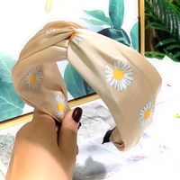 New Korean Popular Small Daisy Fashion Fabric Hair Accessories Wide-brimmed Cross Knotted Fresh Summer Headband Wholesale Nihaojewelry main image 5