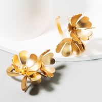New Fashion Exaggerated Personality Golden Flower Earrings Multi-layer Large Petal Temperament Wild Earrings Wholesale Nihaojewelry main image 4
