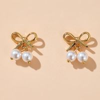 Style Coréen Asymétrie Étoiles Wapiti Arc Boucles D'oreilles Perles Simple Propagation En Gros Nihaojewelry main image 4