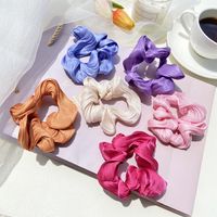 Korean Hair Scrunchies Fashion New Solid Color Flash Wave Lady  Hair Ring Tie Horsetail Rubber Band Hair Rope Head Wholesale Nihaojewelry main image 1