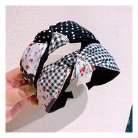 Korea Retro Small Floral Cotton Stitching Middle Twisted Wide-brimmed Headband Ornament Wholesale Nihaojewelry main image 6