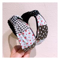 Korea Retro Small Floral Cotton Stitching Middle Twisted Wide-brimmed Headband Ornament Wholesale Nihaojewelry main image 3