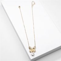 Fashion Jewelry Round Pearl Metal Butterfly Pendant Necklace Wholesale Nihaojewelry sku image 1