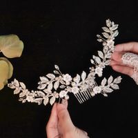 New Bridal Jewelry Pearl Crystal Hair Band Metal Leaves Hand Comb Soft Ceramic Flower Hair Comb Wholesale Nihaojewelry main image 4