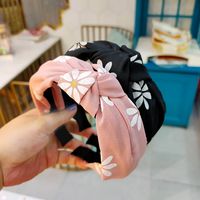 Korean Small Daisy Wide-edged Chiffon Knotted Headband Simple Pressure Hair Headband High-end Fabric Hairpin Head Jewelry Wholesale Nihaojewelry main image 2