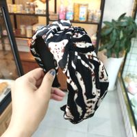 Best Selling Retro Leopard Knotted Headband High-grade Gold Velvet Printed Hairpin Simple Wide-brimmed Hair Headband  Wholesale Nihaojewelry main image 4