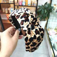 Best Selling Retro Leopard Knotted Headband High-grade Gold Velvet Printed Hairpin Simple Wide-brimmed Hair Headband  Wholesale Nihaojewelry main image 5