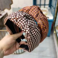 Korean Fashion The New Wide-brimmed Simple Knotted Headband Retro Houndstooth Headband Hair Accessories Wholeasale Nihaojewelry main image 3