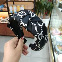 Korean Wide-brimmed Alphabet Printing Knotted Headband High-end Fabric Simple Hairpin Fashion Pressure Hair Head Cave Hair Hoop Ladies Wholesale Nihaojewelry main image 5