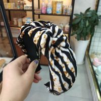 Best Selling Retro Leopard Knotted Headband High-grade Gold Velvet Printed Hairpin Simple Wide-brimmed Hair Headband  Wholesale Nihaojewelry sku image 4