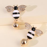 Hot Sales New Symmetrical Earrings Bee Pearl Earrings Ear Jewelry Insect Earrings Korea Wholesale Nihaojewelry main image 5
