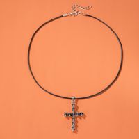 New Necklace Retro Street Shot Skull Necklace Unisex Cross Necklace Clavicle Chain Wholesale Nihaojewelry main image 5