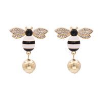 Ventes Chaudes Nouvelles Boucles D'oreilles Symétriques Abeille Perle Boucles D'oreilles Oreille Bijoux Insecte Boucles D'oreilles Corée En Gros Nihaojewelry sku image 2