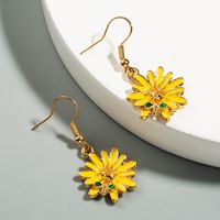 2020 Koreanische Version Der All-match-ohrringe Aus Süßer Biene Kleine Gänseblümchen Legierung Weibliche Temperament Mädchen Ohrringe Earring Ohrringe sku image 2