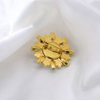 New Diamond-studded Flowers Fashion Brooch Trendy Daisy Brooch Wild Clothing Jewelry Wholesale Nihaojewelry main image 4