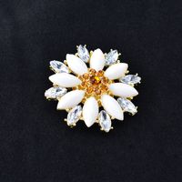 New Diamond-studded Flowers Fashion Brooch Trendy Daisy Brooch Wild Clothing Jewelry Wholesale Nihaojewelry main image 5