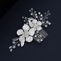 Bridal Jewelry Elegant White Flowers Pearls Combs Hand-beaded Hair Comb Wedding Wholesale Nihaojewelry main image 1