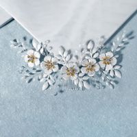 New Korean White Flower Leaf Comb Plain And Elegant Beaded Headdress Bride Wedding Hair Comb Wholesale Nihaojewelry main image 3