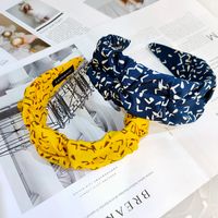 Korean Simple Wide-brimmed Letter Fold Headband High-end Retro Fabric Floral Headband Fashion Wholesale Nihaojewelry main image 1