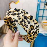 Korea's New Flower Bud Models Pleated Leopard Headband High-end Wide-edge Pressure Card Retro Wholesale Nihaojewelry sku image 2