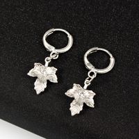 Fashion Jewelry Retro Unique Simple Leaf Earrings Golden Maple Leaf Pendant Ear Ring Wholesale Nihaojewelry main image 4