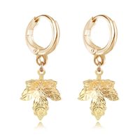 Fashion Jewelry Retro Unique Simple Leaf Earrings Golden Maple Leaf Pendant Ear Ring Wholesale Nihaojewelry sku image 1
