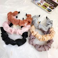 Das Neue Cole-ring-stirnband Im Koreanischen Stil Aus Stoff, Breit Gefaltetes Stirnband, Stilvolle Und Einfache Gepresste Haar Kopfschmuck Für Frauen main image 1