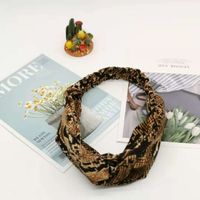 Hot Selling Wide-brimmed Snakeskin Hair Band Headband Retro Cloth Snake Pattern Hairpin Bow Cross Hair Accessories Ladies Wholesale Nihaojewelry sku image 4