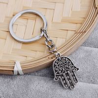 Fashion New Simple  Personality Retro Hollow Fatima Palm Personality Keychain Trendy Hundred Accessories sku image 1