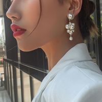 E8291 Korea Dongdaemun Neue Süße Temperament Lange Ohrringe Koreanische Mode Nachahmung Perle Trauben Ohrringe main image 2